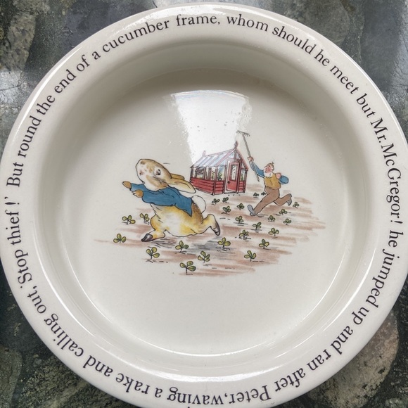 Wedgewood- Peter Rabbit place setting - Picture 4 of 6